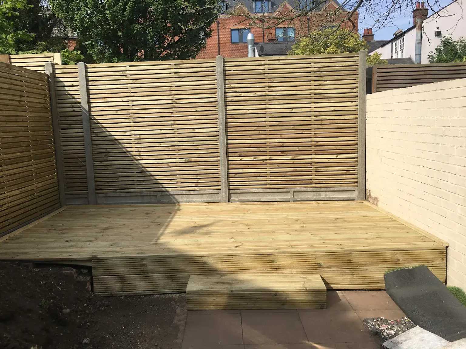 decking-contractor-in-watford-hertfordshire-1